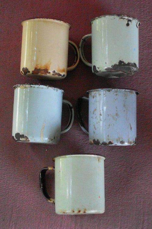 LOT OF ENAMEL MUGS