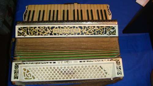 Hohner Verdi 111 Piano Accordion