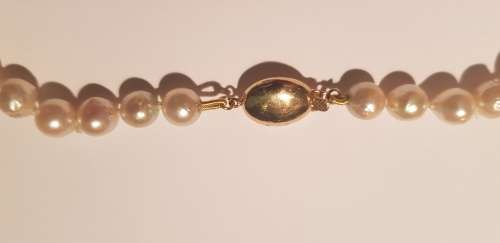 Pearl necklase with 18ct gold clasp