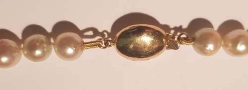 Pearl necklase with 18ct gold clasp