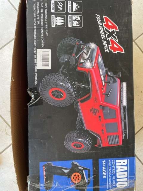 Wltoys 104311 Jeep Wrangler Rock Crawler Radio Control Car 4x4 Dual Motor