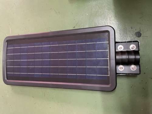 300W Solar Street Light With Pole and remote - crack in glass
