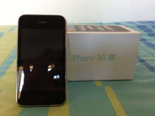 * Apple iPhone 3GS (16GB) * Mint Condition * Works Perfectly  * Free Shipping! *