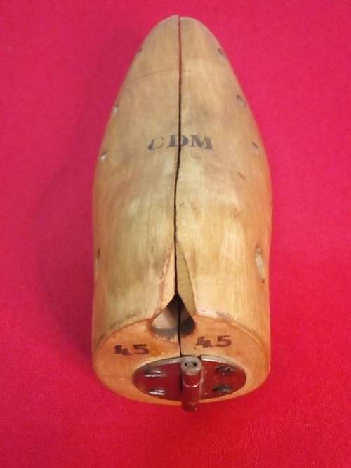 VINTAGE SHOE STRETCHER