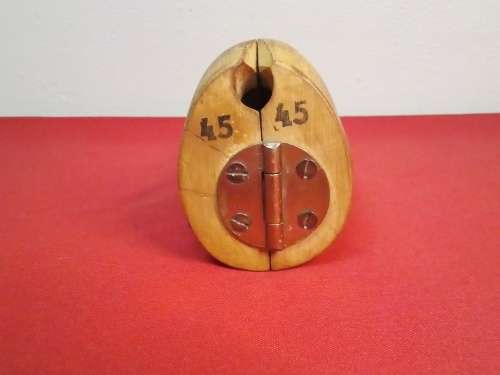 VINTAGE SHOE STRETCHER