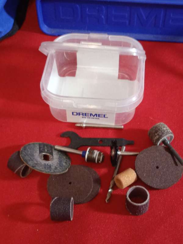 DREMEL 3000 ROTARY TOOL