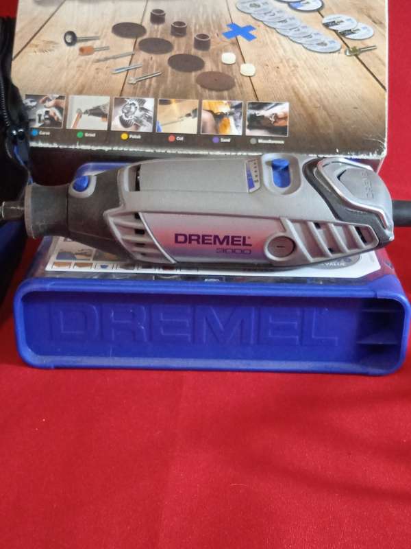 DREMEL 3000 ROTARY TOOL