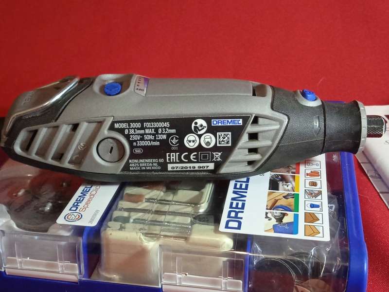 DREMEL 3000 ROTARY TOOL