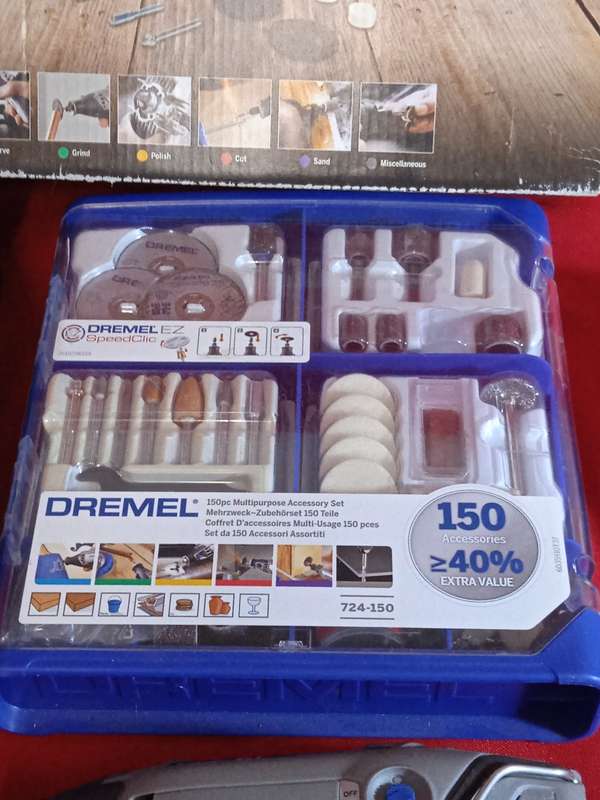 DREMEL 3000 ROTARY TOOL