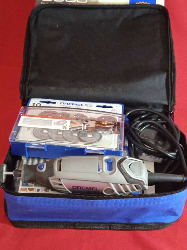 DREMEL 3000 ROTARY TOOL