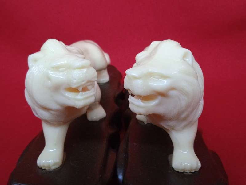 VINTAGE LION STATUES