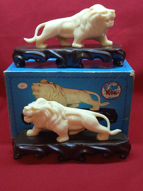 VINTAGE LION STATUES