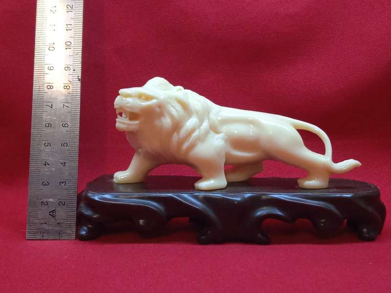 VINTAGE LION STATUES