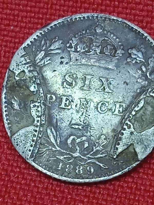 1889 SILVER U.K SIXPENCE ERROR COIN