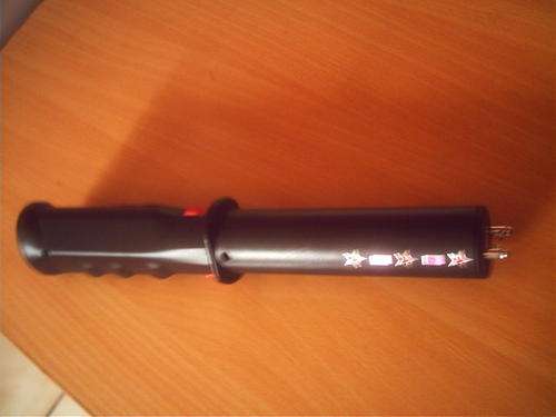 Self-Defensive Flashligh ( Stun Gun )