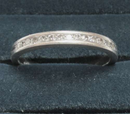 DIAMOND ETERNITY RING, 18CT GOLD