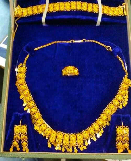22CT GOLD JEWELLERY SET - 79.8 grams     (EstateJewelleryLot#T1HIPN)