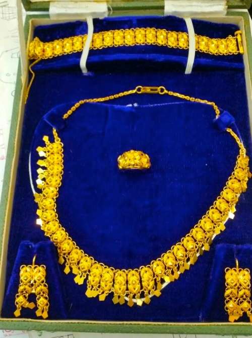 22CT GOLD JEWELLERY SET - 79.8 grams     (EstateJewelleryLot#T1HIPN)