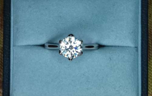 0.852ct Diamond engagement ring, 18ct White Gold * Round Brilliant Cut Diamond *