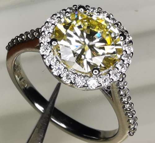 2.511ct Diamonds, Platinum ring * Certified Natural Light Fancy Yellow Diamond *