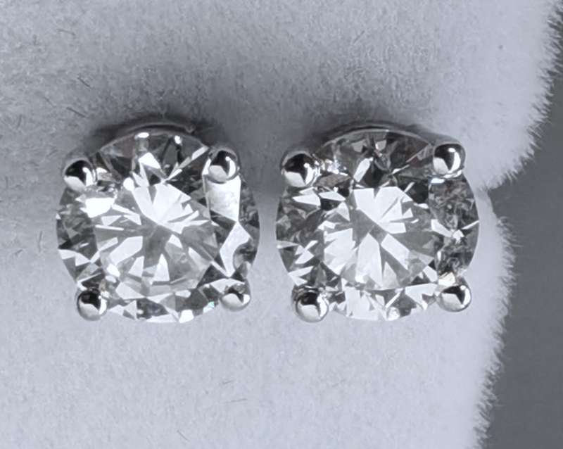 1.077ct Diamond Stud Earrings * Certified