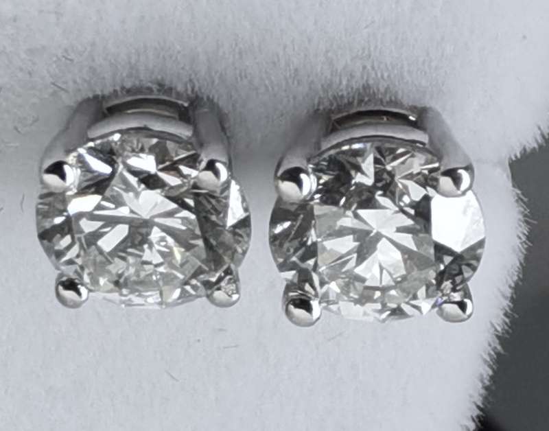 1.077ct Diamond Stud Earrings * Certified