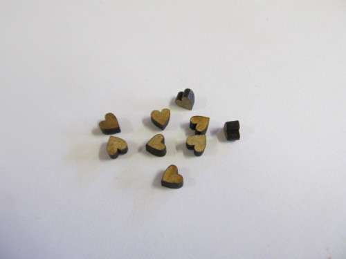 Embellishments Heart Natural Wood ±5mm 4pc