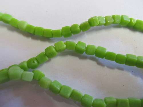 Glass Beads Indian Cubes Lime 4mm ±20pc