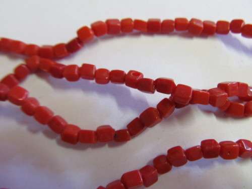 Glass Beads Indian Cubes Red 4mm