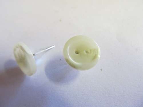 Earrings Stud Button Beige 11mm