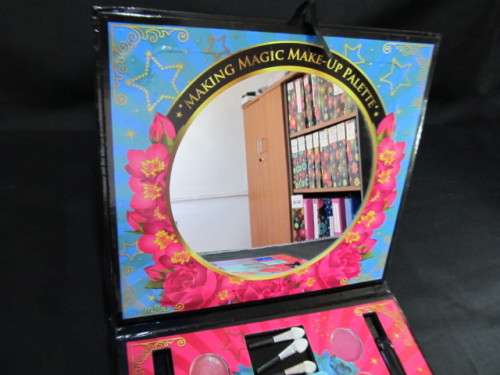 Madame ZINGARA Make-Up Palette Set, Demo Model