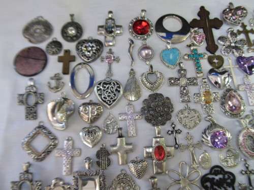 Fashion Jewellery, 1 Lot Pendants / Earrings, Good, Broken and Bruised