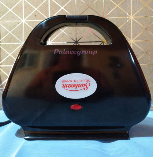 Sunbeam Deluxe Pie Maker, Model SPM 100, 230V - 650W, Makes Two Pies, Read Description  (Box Damage)