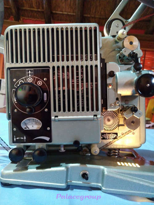 Siemens 16mm Movie Projector In Good Working Order With Storage Case