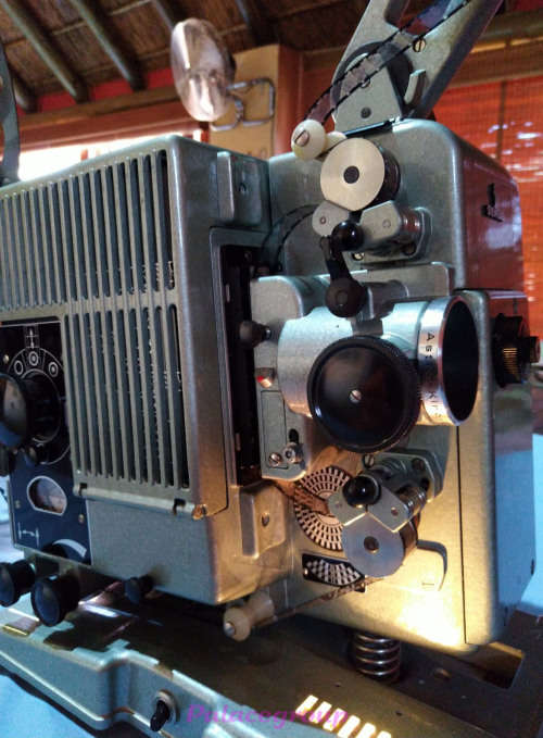 Siemens 16mm Movie Projector In Good Working Order With Storage Case