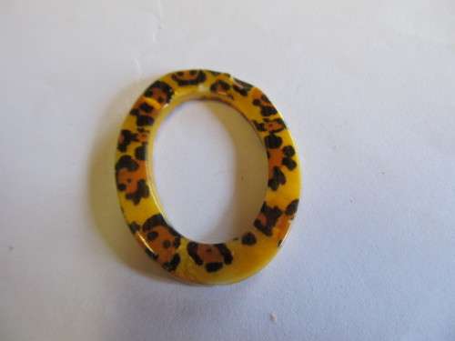 Pendant, Shell, Oval, Yellow With Brown, Hole Top To Bottom, 40mm x 30mm, 1pc