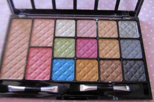 Eye Shadow and Blusher Combo, 3 Cheek Colours and 12 Eye Colours, 1pc, See Photos