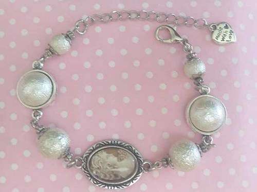 Mistique Bracelet,  Beige Centre Piece And Beige Glass Pearls, Lobster Clasp Nickel, 19cm + 5cm, 1pc