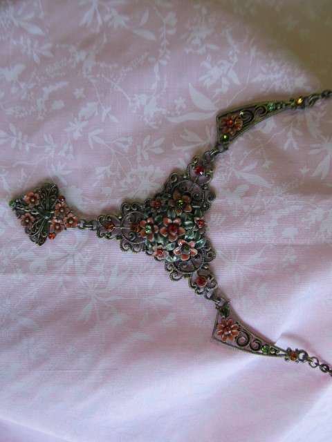 Mistique Necklace,  Peach And Green Enamel And Rhinestones, Bronze, 41cm With 6,5cm Extender, 1pc