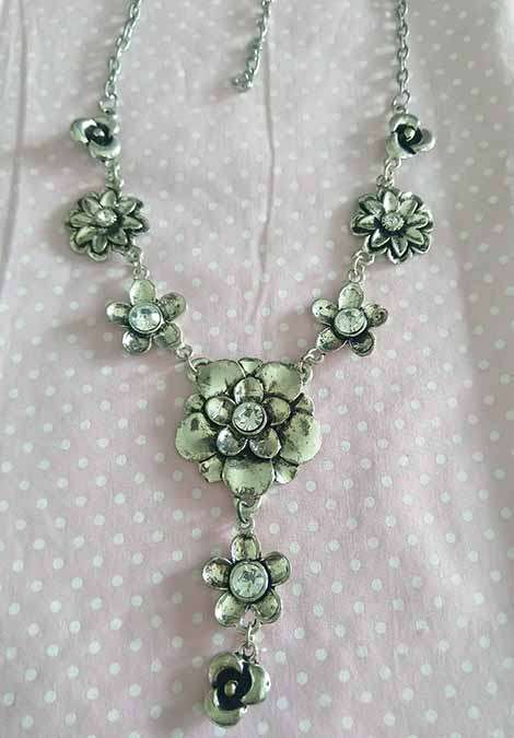 Riza Necklace, Nickel Flower With Clear Rhinestones, Lobster Clasp, 42cm With 6cm Ext