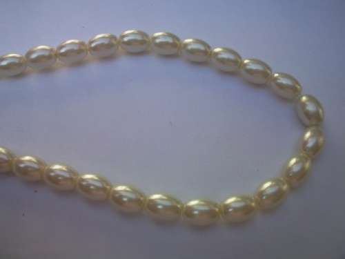 Glass Pearls, Oval, Shiny Cream, 8mm x 11mm, ±36pc