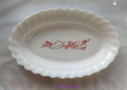 Set of 2 white condiment bowls, Arcopal - France, Lilly theme, oval shape.