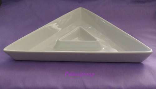 White ceramic platter/snack dish, triangle shape, 335mm side length, 40mm height