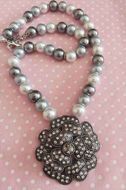 Perrine Necklace, Grey+White Glass Pearls, Nickel Finding, Rose Pendant, Lobster Clasp, 44cm+5cm Ext