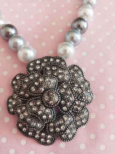 Perrine Necklace, Grey+White Glass Pearls, Nickel Finding, Rose Pendant, Lobster Clasp, 44cm+5cm Ext