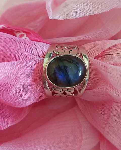 Simone Ring, Silver Ring, Artisans Made, Stamped 925, Top Width 15mm Inside Dia 17.5mm