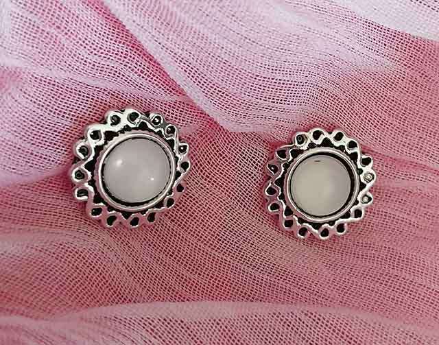 Earrings, White Simulated Cats Eye, Nickel Findings And Ear Studs, Diameter 11mm, 2pc