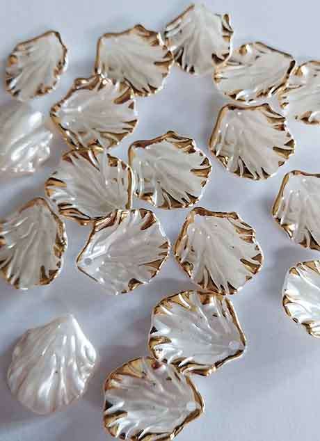 Acrylic Shapes, Leaves, Beige With Gold Trim, 20mm x 17mm, 4pc