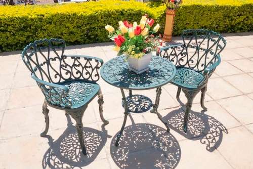 Cast Aluminium 2 Seater Bonzai with Arms, 62cm Round Leaf Table