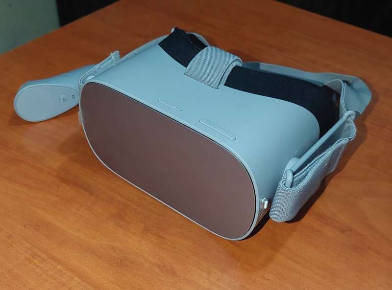 Oculus GO (64GB) VR (with accessories)